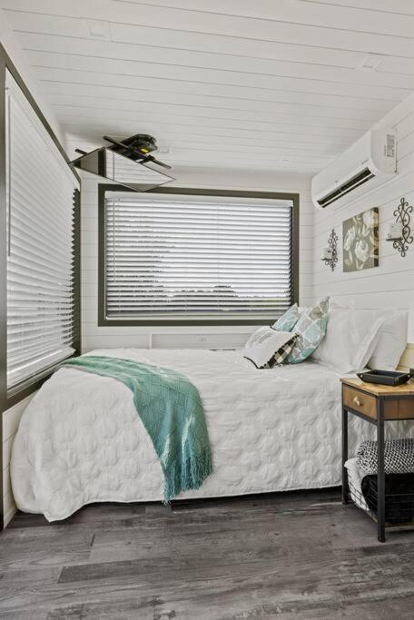 New Wilderness Hideout-Cozy Container Home Fredericksburg Exterior photo